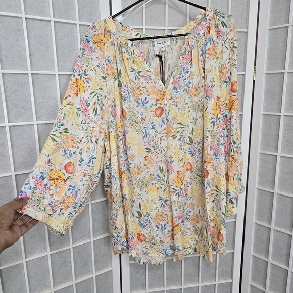 #52.Nicole Miller plus size 1xl Floral Top NWT - Picture 5 of 5
